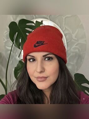 Nike Red Cuffed Winter Beanie Tuque Embroidered Logo Warm Athletic Hat Unisex